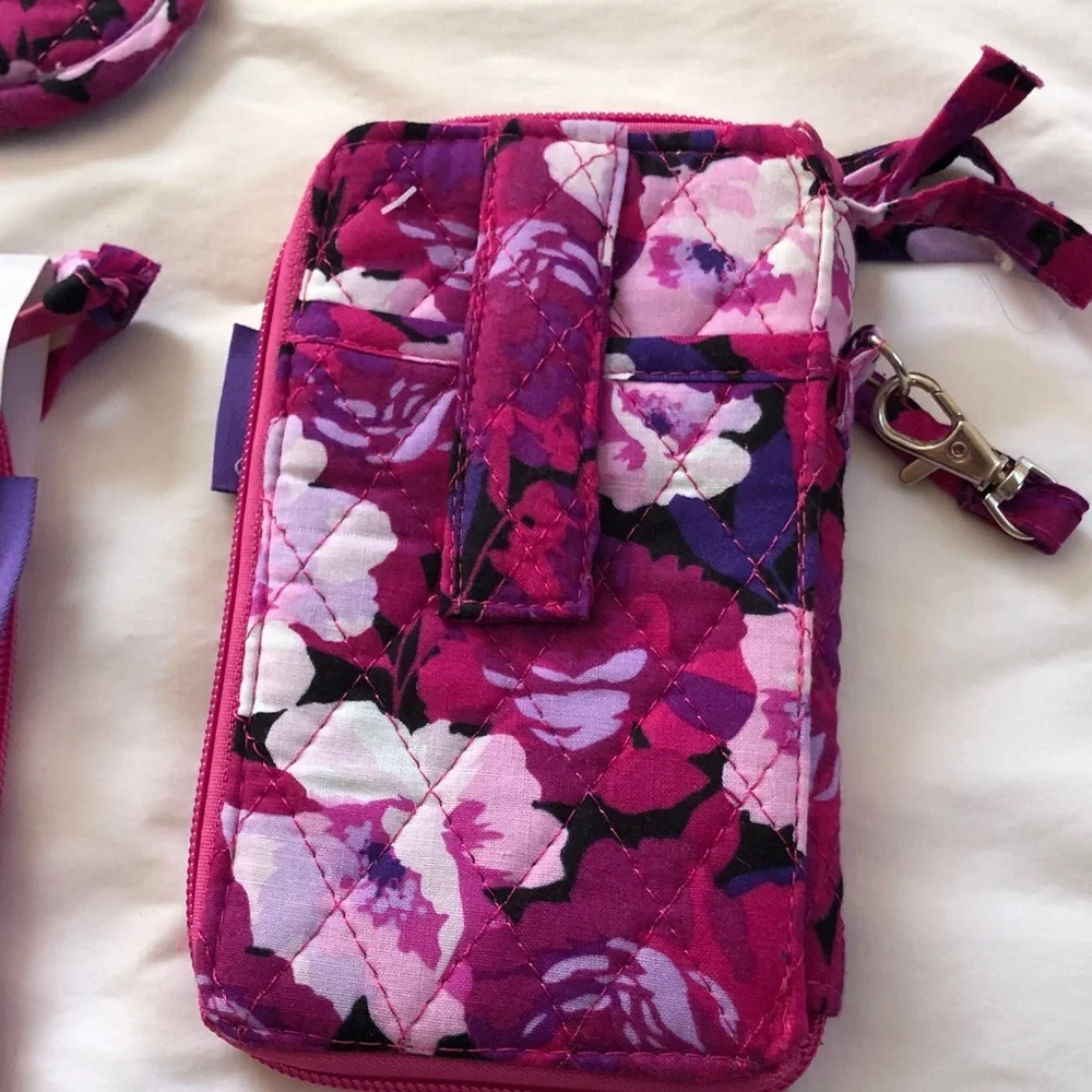 Cell phone wristlet organizers